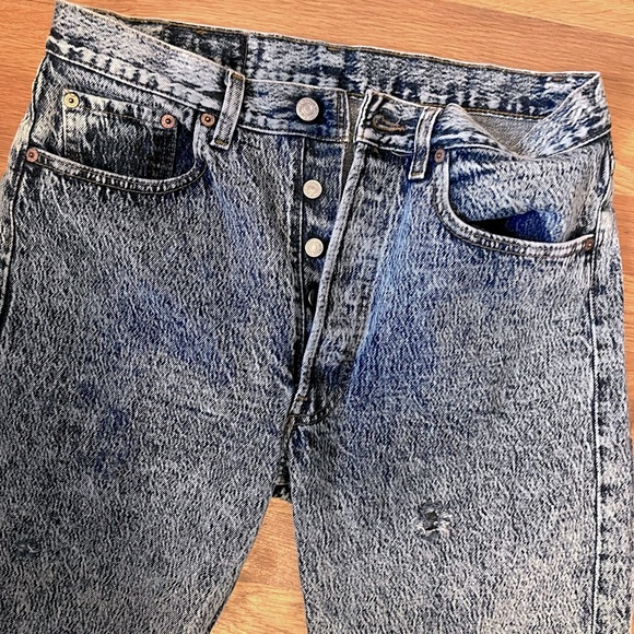 80s STONEWASHED LEVI’S JEANS 32x32 RIPPED VINTAGE WASH WOMENS MEN DENIM - Picture 1 of 4